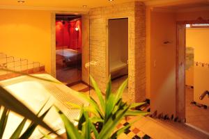 Rúm í herbergi á Hotel Enzian Paznaun