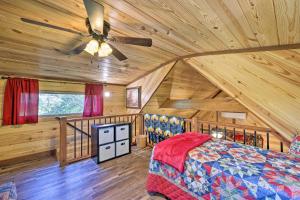 a bedroom with a ceiling fan and a bed in a room at Cozy Tree Top Cabin about 3 Mi to Lake Hamilton in Hot Springs