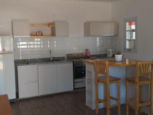 Η κουζίνα ή μικρή κουζίνα στο Cabaña Los Pajaritos +2 φωτογραφίες