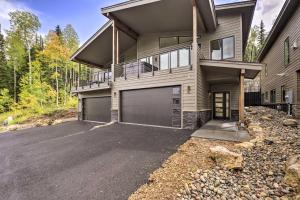 Townhome with Hot Tub Across From Ski Lifts!