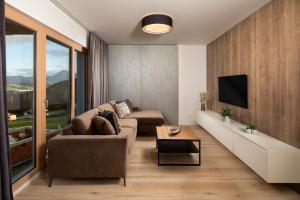 Televízia a/alebo spoločenská miestnosť v ubytovaní Apartmán Hillside Panorama