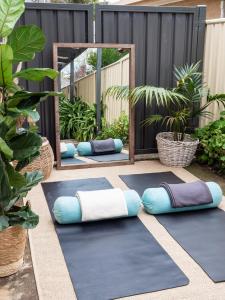 a row of yoga mats on a patio with a mirror at Bendigo Backpackers in Bendigo