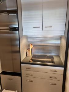 Una cocina o cocineta en Face au port - Vue mer - Jardin - Wifi - Ménage - 4 pers