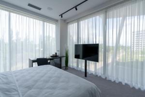 TV a/nebo společenská místnost v ubytování Port Karolina Luxury Residence