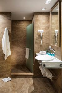 Koupelna v ubytování -- ESTE PARK HOTEL -- part of Urban Chic Luxury Design Hotels - Parking & Compliments - next to Shopping & Dining Mall Plovdiv