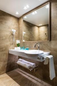 Koupelna v ubytování -- ESTE PARK HOTEL -- part of Urban Chic Luxury Design Hotels - Parking & Compliments - next to Shopping & Dining Mall Plovdiv