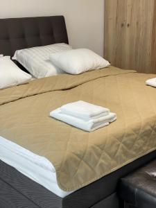 Een bed of bedden in een kamer bij Smart Apartment l