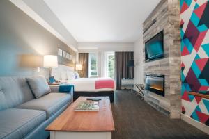 TV a/nebo společenská místnost v ubytování Summit Lodge Boutique Hotel by Paradox