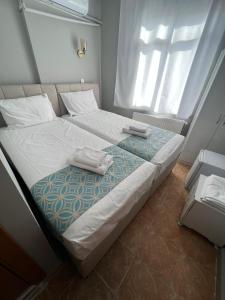 Postel nebo postele na pokoji v ubytování GRAND Deniz Hotel