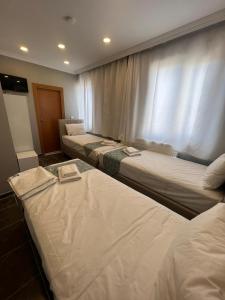 Postel nebo postele na pokoji v ubytování GRAND Deniz Hotel