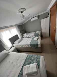 Postel nebo postele na pokoji v ubytování GRAND Deniz Hotel