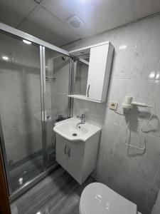 Koupelna v ubytování GRAND Deniz Hotel