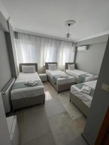 Postel nebo postele na pokoji v ubytování GRAND Deniz Hotel