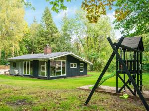 ToftlundにあるThree-Bedroom Holiday home in Toftlund 15の小さな家