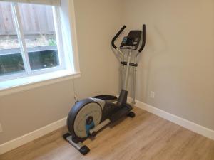 Fitness centrum a/nebo fitness zařízení v ubytování Oscar INN & 2bd Family Suite or Private Room