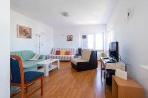 אזור ישיבה ב-Apartments by the sea Preko, Ugljan - 14917