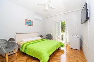 Postel nebo postele na pokoji v ubytování Rooms by the sea Pasman - 4309