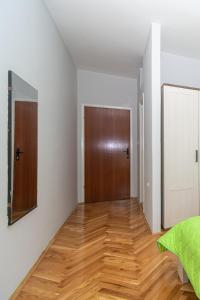 Postel nebo postele na pokoji v ubytování Rooms by the sea Pasman - 4309
