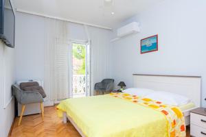Postel nebo postele na pokoji v ubytování Rooms by the sea Pasman - 4309