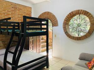 Postel nebo postele na pokoji v ubytování HABITACIONES EN VALLARTA 6 CUADRAS MALECON