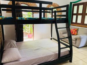 Postel nebo postele na pokoji v ubytování HABITACIONES EN VALLARTA 6 CUADRAS MALECON