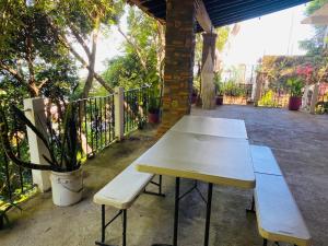 Balkón nebo terasa v ubytování HABITACIONES EN VALLARTA 6 CUADRAS MALECON