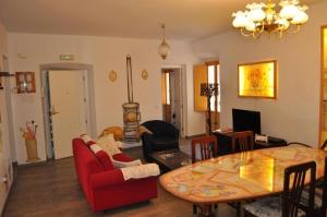 TV a/nebo společenská místnost v ubytování Destino Deluxe Plaza De Santiago - 2 hab