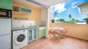 Kuchyň nebo kuchyňský kout v ubytování Complexe La Providencia - Villa, Duplex, Studio, jacuzzi