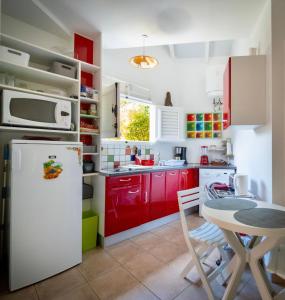 Kuchyň nebo kuchyňský kout v ubytování Complexe La Providencia - Villa, Duplex, Studio, jacuzzi
