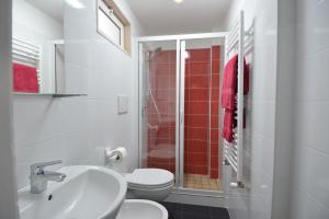 a bathroom with a toilet sink and a shower at Bed & Breakfast Casalino in Triggiano