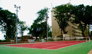 Tennistä tai squashia majoituspaikan Hôtel Sawa alueella tai lähistöllä