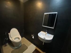 Vannituba majutusasutuses Amaroossa Cosmo Jakarta