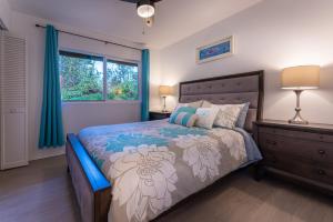 a bedroom with a bed and a window at Mauna Ua in Volcano