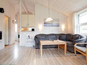 Kuchyň nebo kuchyňský kout v ubytování 5 person holiday home in GROEMITZ + 31 fotografií