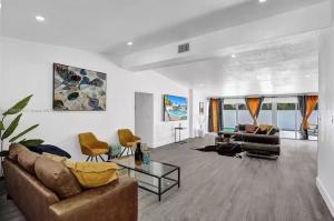 Χώρος καθιστικού στο Luxury Pool Villa // 5BD 4BA