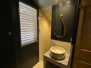 a bathroom with a sink and a window with a mirror at PRIVATE ROOM & SPA avec Jacuzzi privatif in Lorgues +37 photos
