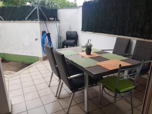 Fotografia z galérie ubytovania Precioso apartamento con piscina y jardín propio v Lloret de Mar