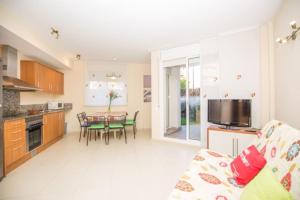 Kuchyňa alebo kuchynka v ubytovaní Precioso apartamento con piscina y jardín propio