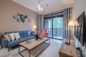 Posezení v ubytování 1 Bedroom at Yansoon 4, Downtown Old Town with Garden View