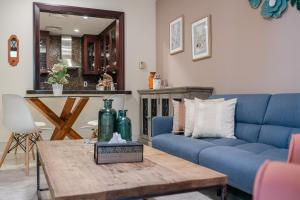 Posezení v ubytování 1 Bedroom at Yansoon 4, Downtown Old Town with Garden View