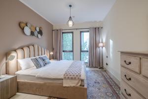 Postel nebo postele na pokoji v ubytování 1 Bedroom at Yansoon 4, Downtown Old Town with Garden View