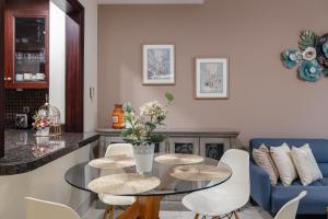Posezení v ubytování 1 Bedroom at Yansoon 4, Downtown Old Town with Garden View + 16 fotografií