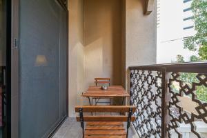 Balkón nebo terasa v ubytování 1 Bedroom at Yansoon 4, Downtown Old Town with Garden View
