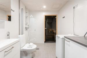 Koupelna v ubytování 2ndhomes Tampere "Styyri" Apartment - Sauna, Lake Views and Free Parking