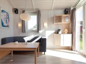 Posezení v ubytování Two-Bedroom Holiday home in Grömitz 10