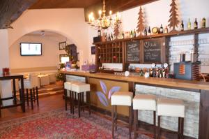 Lounge alebo bar v ubytovaní Dahoam by Sarina - Rooms & Suites