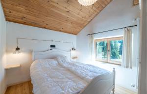 Ένα ή περισσότερα κρεβάτια σε δωμάτιο στο Beautiful Home In Castello Tesino