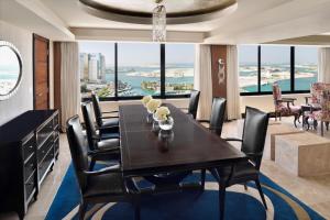 Posezení v ubytování InterContinental Abu Dhabi by IHG