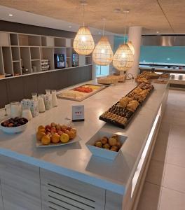 a buffet line with many different types of food at HG Jardín de Menorca in Son Bou