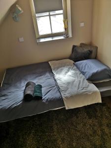 Cama o camas de una habitación en Útulný soukromý apartmán v anglickém stylu